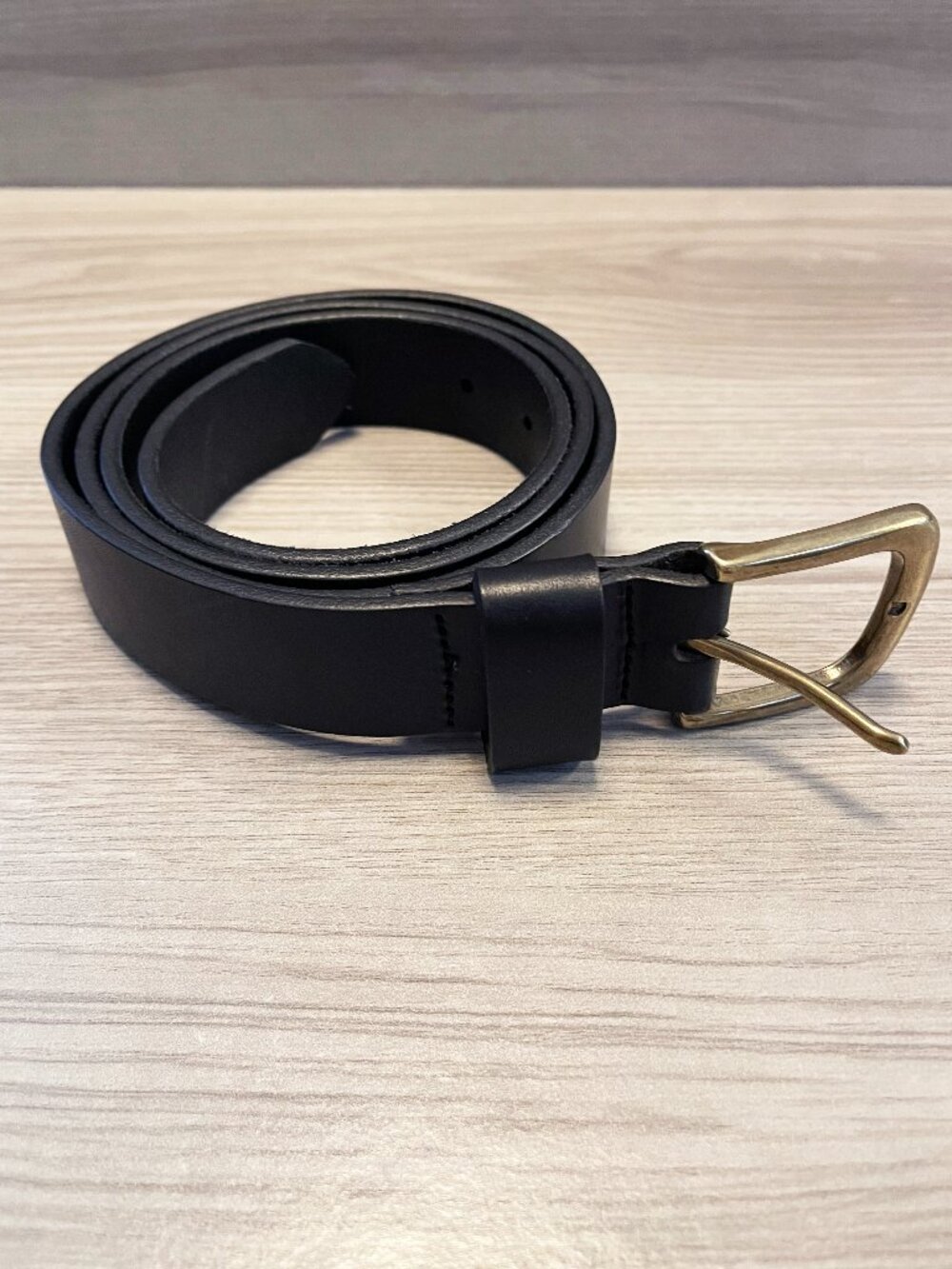 Duluth Trading Co Black Full Grain Leather Belt Brass Buckle Size 42 USA